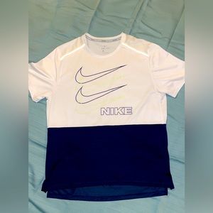 Men’s Large Nike Running shirt used but hardly and in good condition